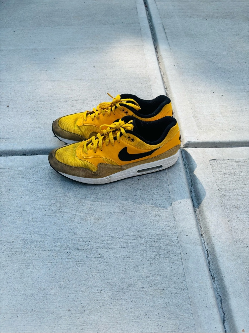 Nike Air Max 1 Men’s Yellow and Black & White Low-Top Sneakers size 13 - Picture 6 of 12